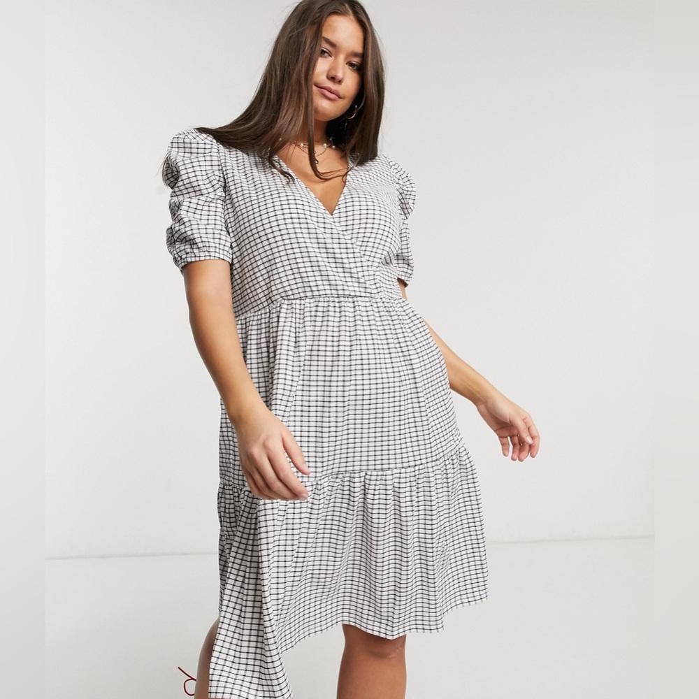Vero Moda Black and White Check Midi Dress with Puff Sleeves (L)